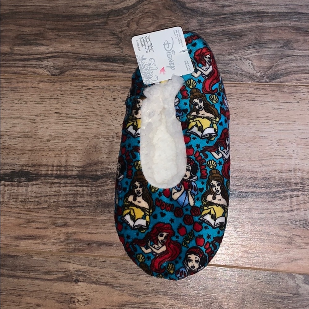 New With Tags Disney Fuzzy Slippers